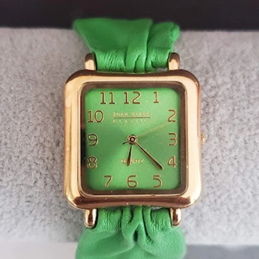 Joan Rivers Classics Green Leather Band Square Gold Tone Quartz Watch Running - Picture 2 of 10